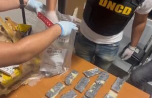Incautan mesa de dominó cargada de cocaína en el AILA