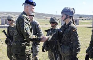 Rey de España, testigo de las maniobras de combate de la princesa Leonor en Zaragoza