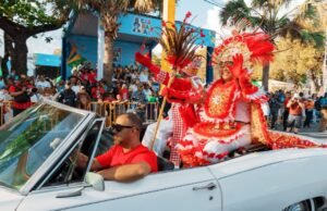 Más de 70 comparsas participaron en el desfile de Carnaval del DN