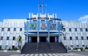 Policía arresta hombres acusados de estafar a través de WhatsApp