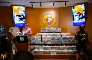 Capturan dos y ocupan 400 paquetes presumiblemente cocaína