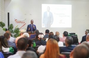 Demóstenes Martínez promete impulsar leyes para potenciar el turismo en Santiago