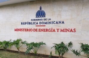Brigadas trabajan para devolver la normalidad a suministro energía afectado por Beryl