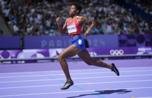 Marileidy Paulino llega en primer lugar a la meta en los 400 metros en Liga Diamante