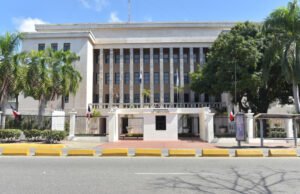 Estudiantes públicos y privados son convocados a las aulas