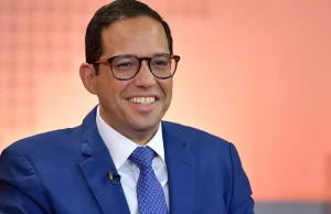 Anunciarán reestructuración estatal con fusiones de ministerios y supresión de direcciones