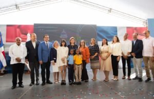 Vicepresidenta Raquel Peña da inicio al año escolar en Santiago