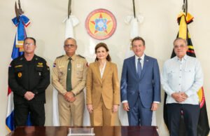 Raquel Peña encabeza entrega de camionetas para luchar contra comercio ilícito de combustibles