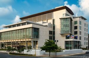 Condenan a 20 años de prisión a hombre que violó su hija adolescente