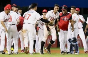 Estrellas pisan al Escogido y le quitan invicto; Gigantes derrotan a los Toros