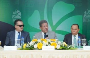 Leonel Fernández expresa preocupación ante JCE por nueva cédula de identidad y electoral