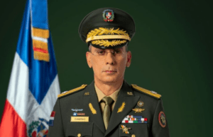 Jefe del Ejército reconoce que hay civiles y militares en el tráfico de ilegales haitianos
