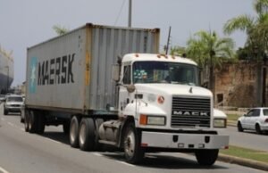 Vehículos pesados no podrán circular por avenidas 27 de Febrero y Estrella Sadhalá de Santiago