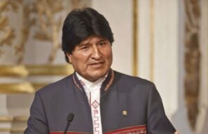 Evo Morales anuncia que inscribirá su candidatura presidencial con miles de seguidores