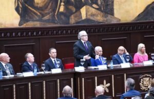 Secretario general de la OEA afirma que las crisis migratorias nacen de democracias fracasadas