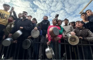 Mueren 10 palestinos cerca de un punto de distribución de alimento en el sur de Gaza