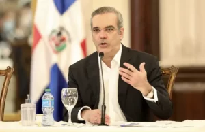 El presidente Abinader guarda un minuto de silencio público en el gran Día de la Libertad