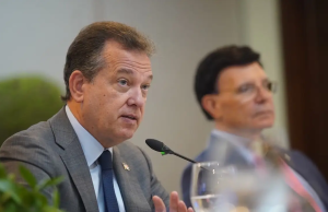 Ito Bisonó reafirma compromiso para fortalecer sector industrial