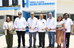 Presidente Abinader entrega hospital remozado en Villa Riva con inversión superior a RD$67 millones