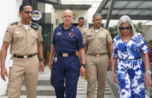 Embajador de la fundación Hapcoa Faith and Blue visita a la Junta de Retiro del MIDE