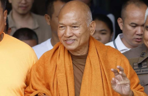 Acusan a monje en Tailandia de apropiarse de millonarias donaciones para personas con VIH