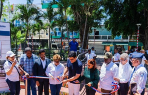 David Collado inicia reordenamiento de Boca Chica; entrega obras e inicia otras