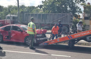 Accidente en autopista 6 de noviembre causa taponamiento en dirección a San Cristóbal