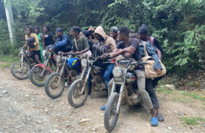 Atrapan a cinco motoristas dominicanos con 18 haitianos indocumentados en Dajabón