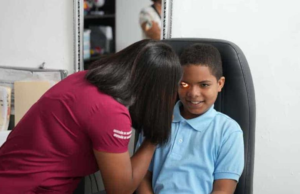 Inabie dice ha beneficiado a 46,193 estudiantes con atenciones de salud visual en últimos cinco años