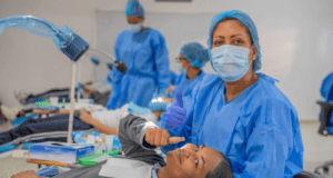 El INABIE beneficia a más de 700 estudiantes de Monte Plata en jornada de salud integral