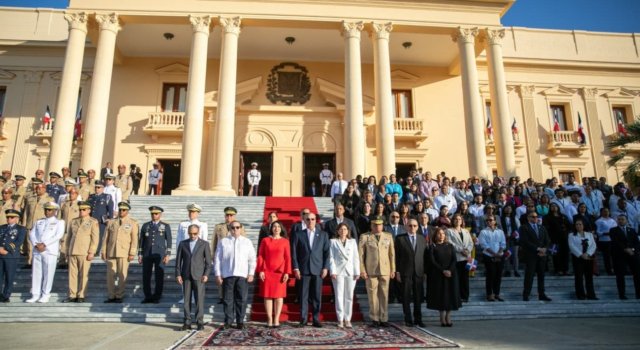 Presidente Abinader encabeza solemne acto con motivo del Día de la Bandera Nacional