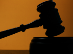 Condenan a hijo que planeó muerte de padre y la esposa de este para quedarse con propiedades