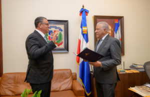 Ministro Andrés Bautista juramenta a Carlos Alessandry Roa Howley como director ejecutivo del Plan San Juan
