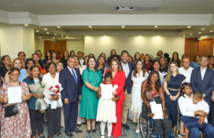 Supérate gradúa primer grupo de madres y padres en cuidados y apoyo a personas con discapacidad