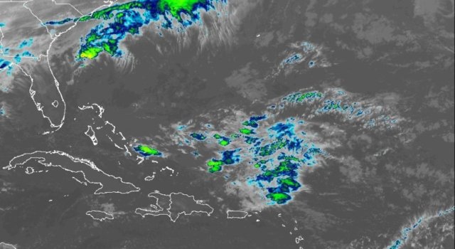 Vaguada seguirá provocando fuertes aguaceros este lunes